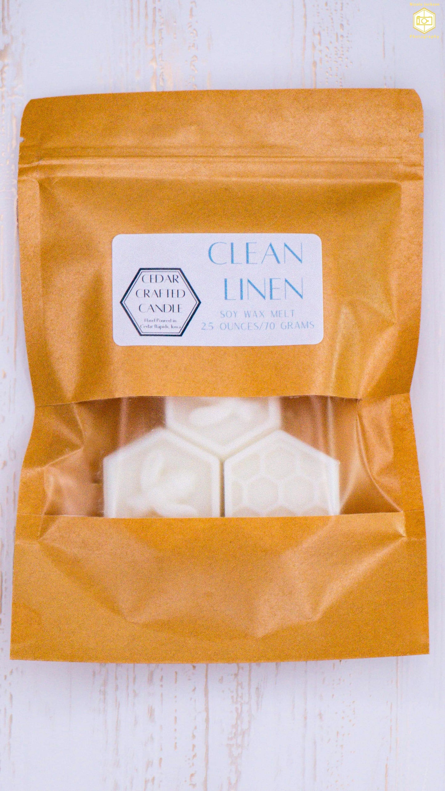 Hand-poured, nontoxic soy wax melts scented in Clean Linen